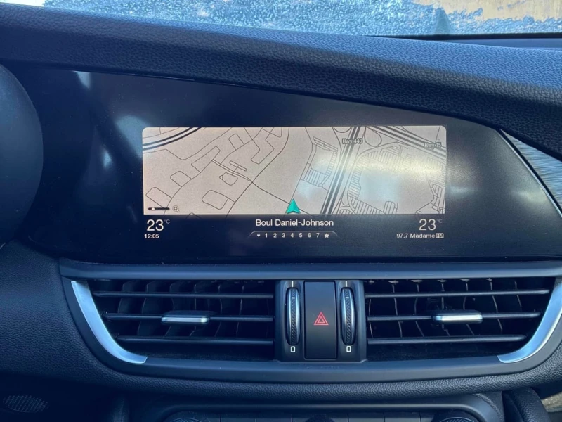 Alfa Romeo Giulia 2017 4dr Sdn AWD* CARFAX * БЕЗ ПЪРВОНАЧАЛНА ВНОСКА, снимка 9 - Автомобили и джипове - 52722147