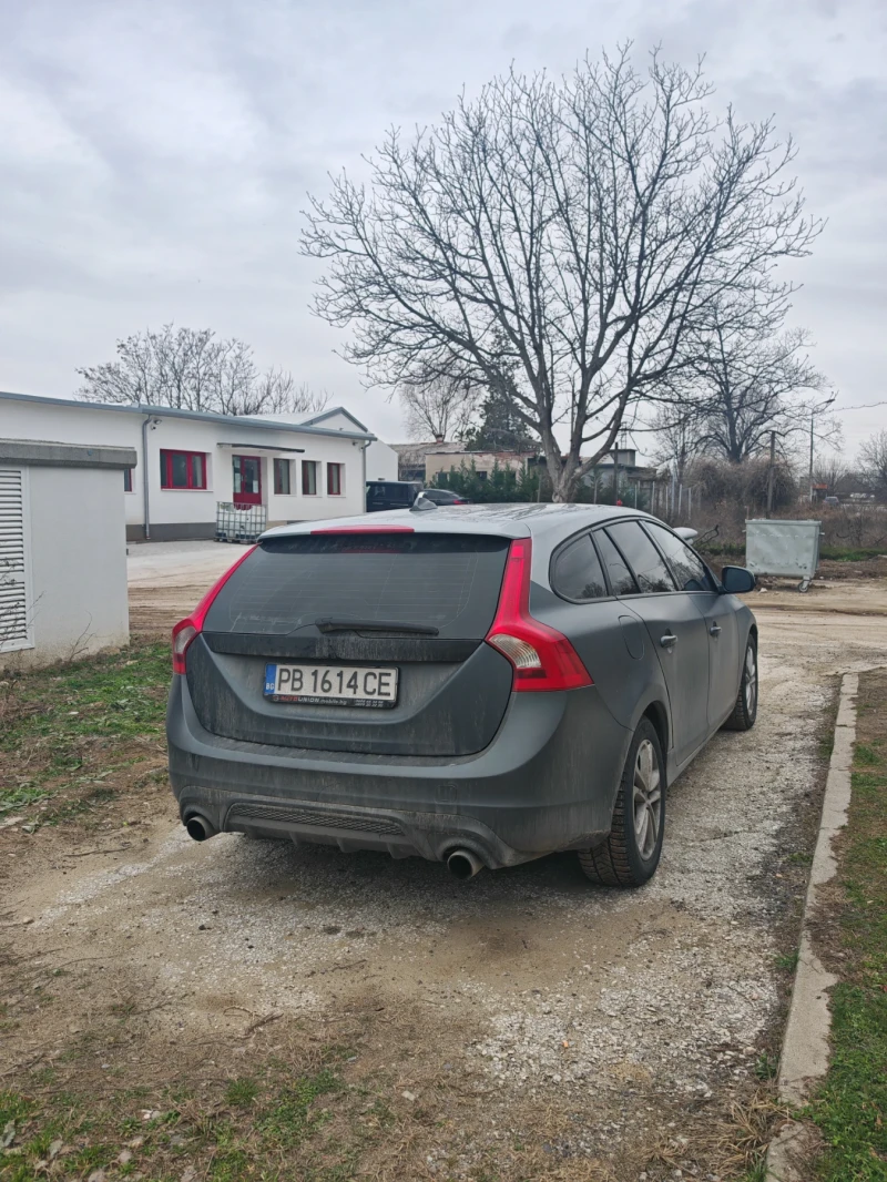 Volvo V60 2.0 d3, снимка 4 - Автомобили и джипове - 53085669