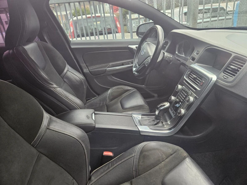 Volvo V60 2.0 d3, снимка 7 - Автомобили и джипове - 53085669