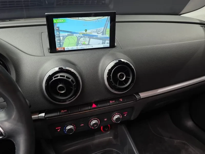 Audi A3 1.6 TDI, снимка 14 - Автомобили и джипове - 54547573