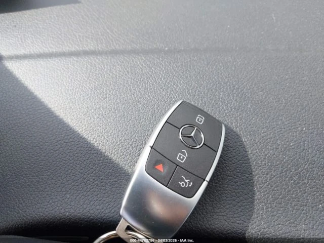 Mercedes-Benz EQB * 300* 4MATIC* КОЖА* ПОДГРЕВ* ПАНОРАМА* , снимка 9 - Автомобили и джипове - 54831024