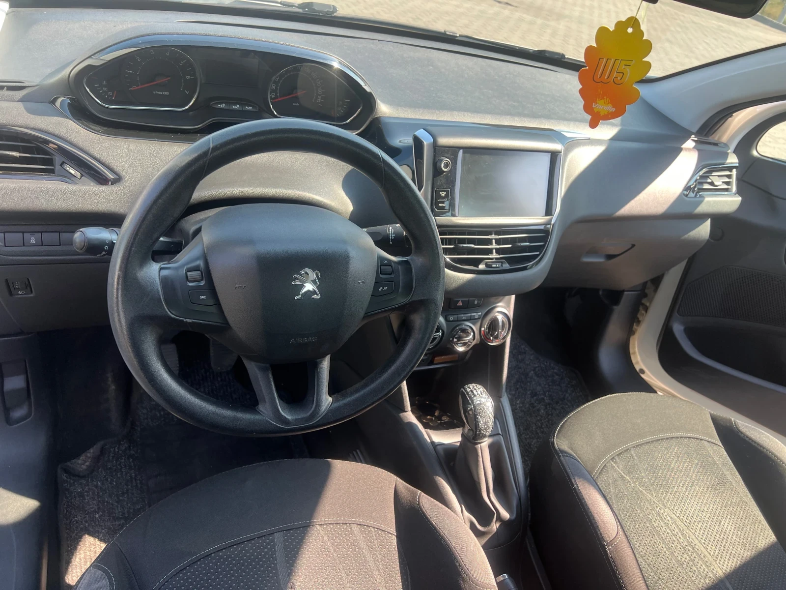 Peugeot 208 1.2 VTI - изображение 6