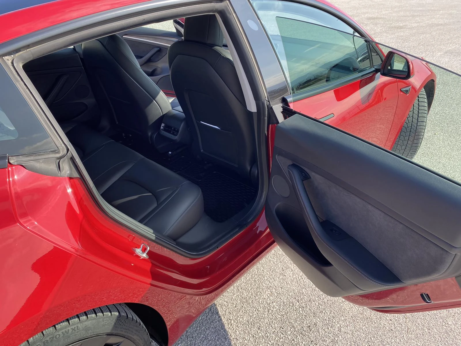 Tesla Model 3 перформънс - изображение 5