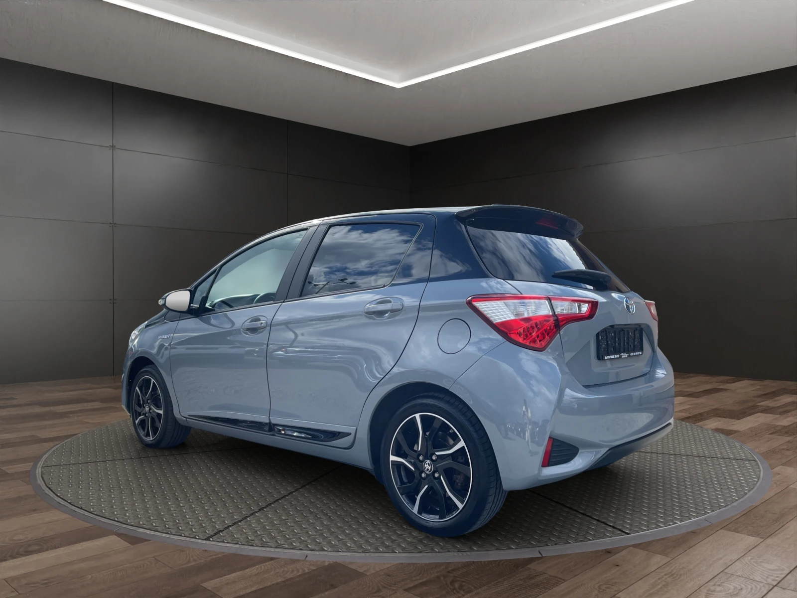 Toyota Yaris 1.5H LPG TREND GREY EDITION - изображение 3