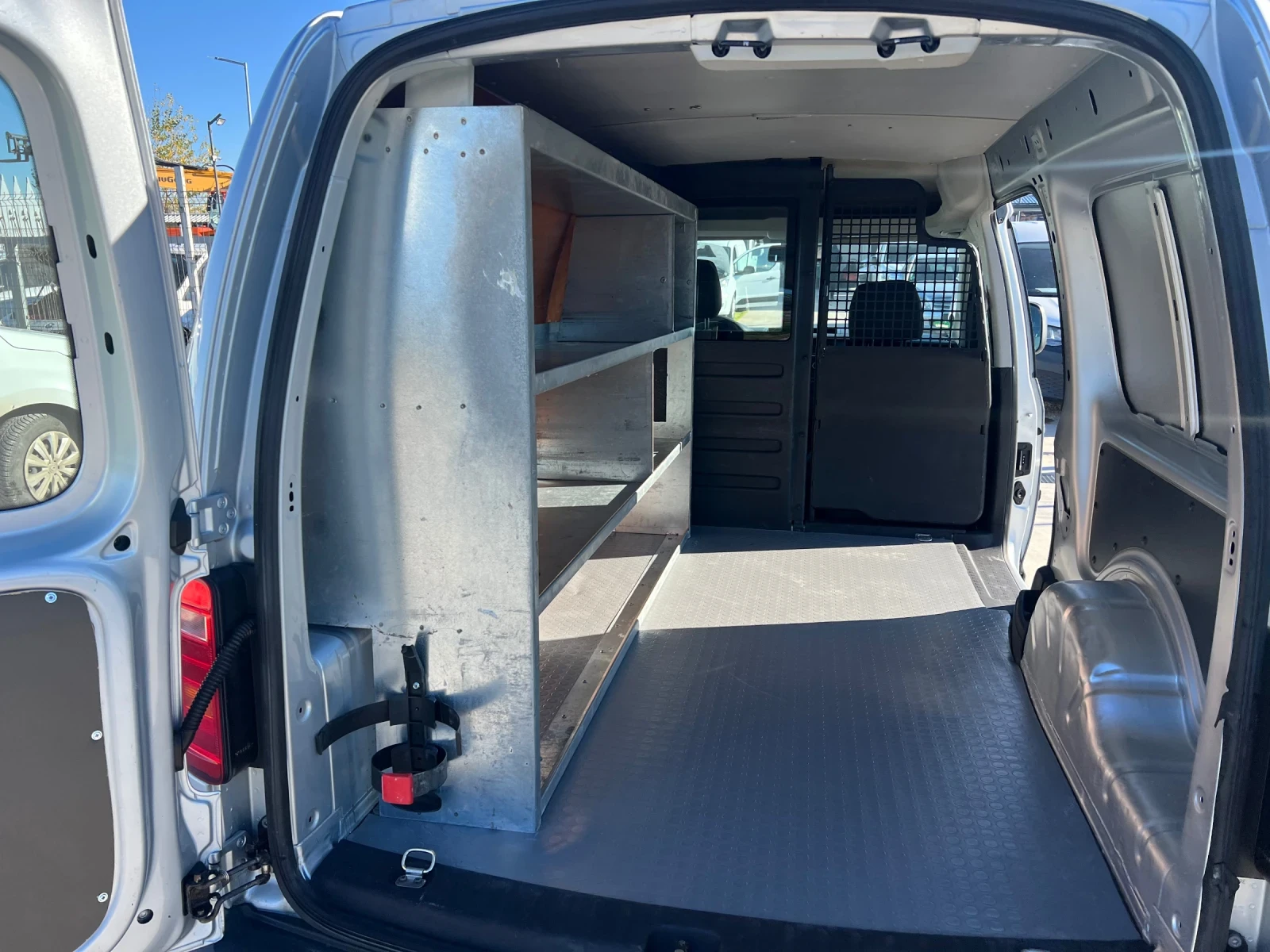 VW Caddy 1.6tdi-Maxi-Klima - изображение 9