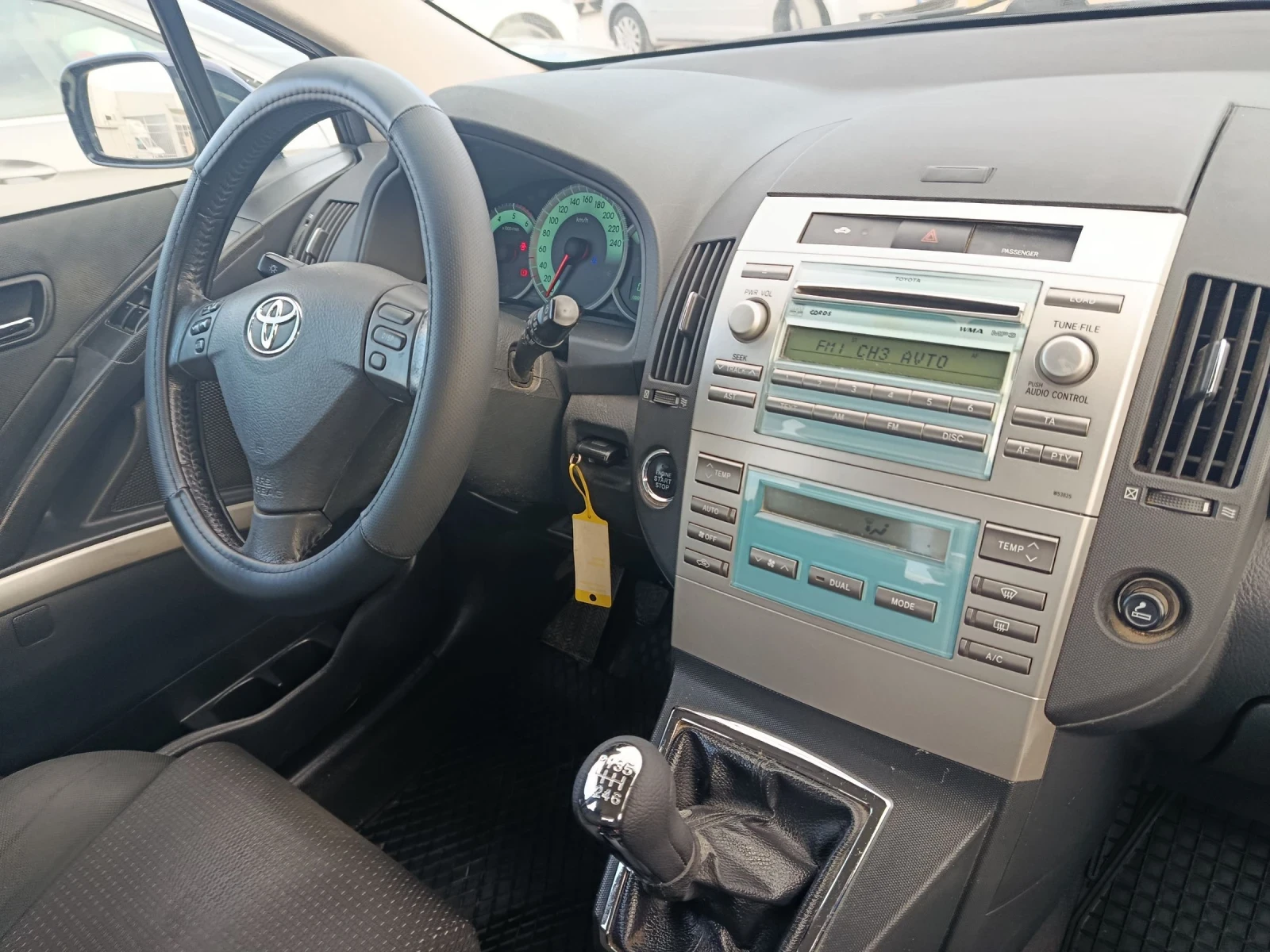Toyota Corolla verso 2.2 D4-D 136 k. - изображение 9