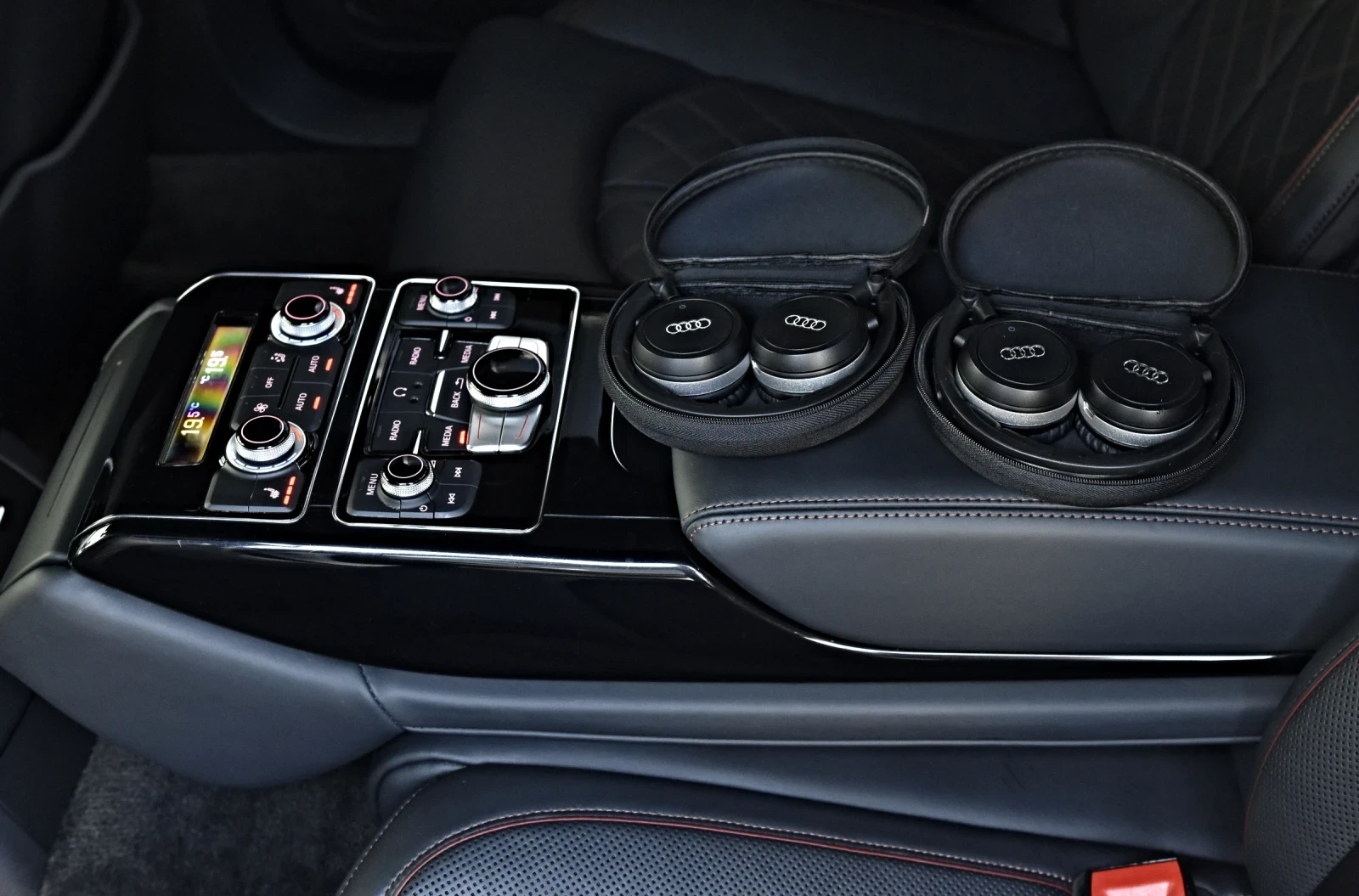 Audi S8 PLUS 4.0 V8T MATRIX 3xTV 360 PANO B&O  FULL | Mobile.bg � ����������� 16