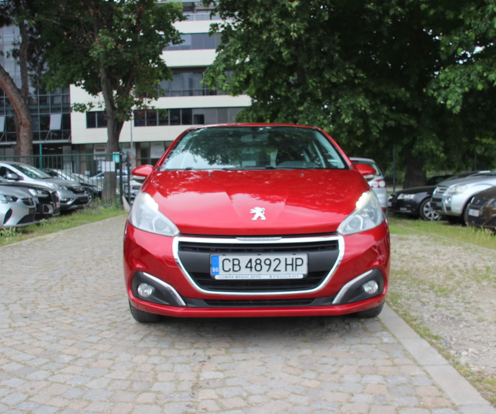 Peugeot 208 1.2i  FACELIFT   EURO 5В  , снимка 2 - Автомобили и джипове - 54942199