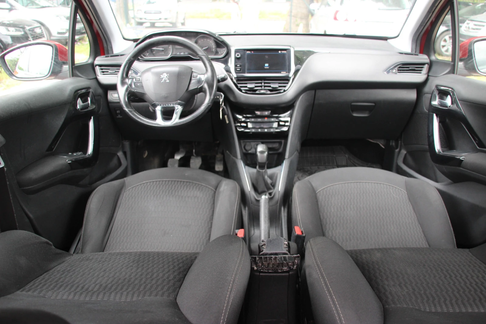 Peugeot 208 1.2i  FACELIFT   EURO 5В  , снимка 12 - Автомобили и джипове - 54942199