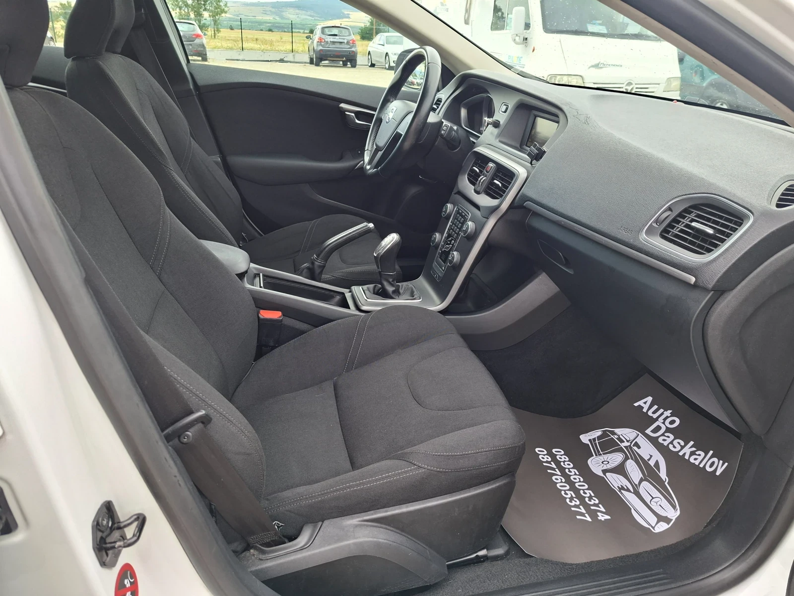 Volvo V40 1, 6 D2, снимка 10 - Автомобили и джипове - 55013942