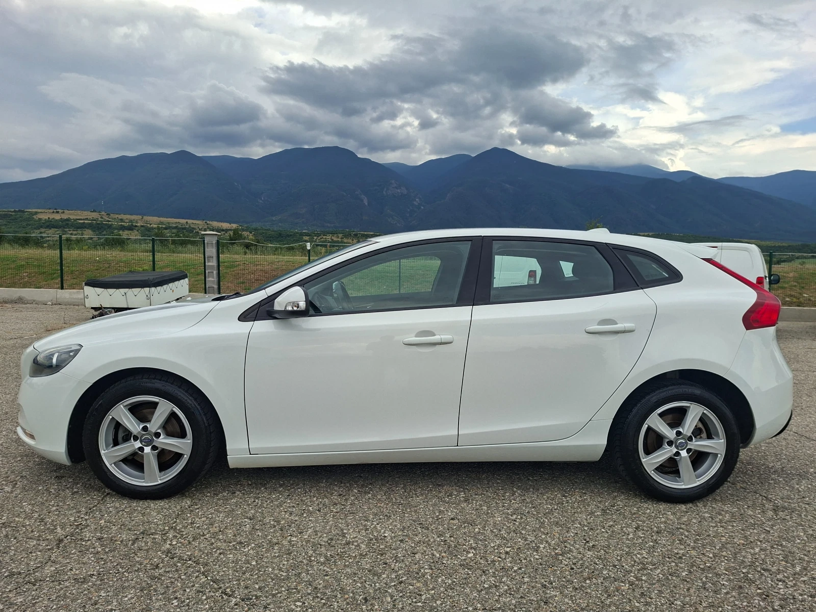 Volvo V40 1, 6 D2, снимка 8 - Автомобили и джипове - 55013942