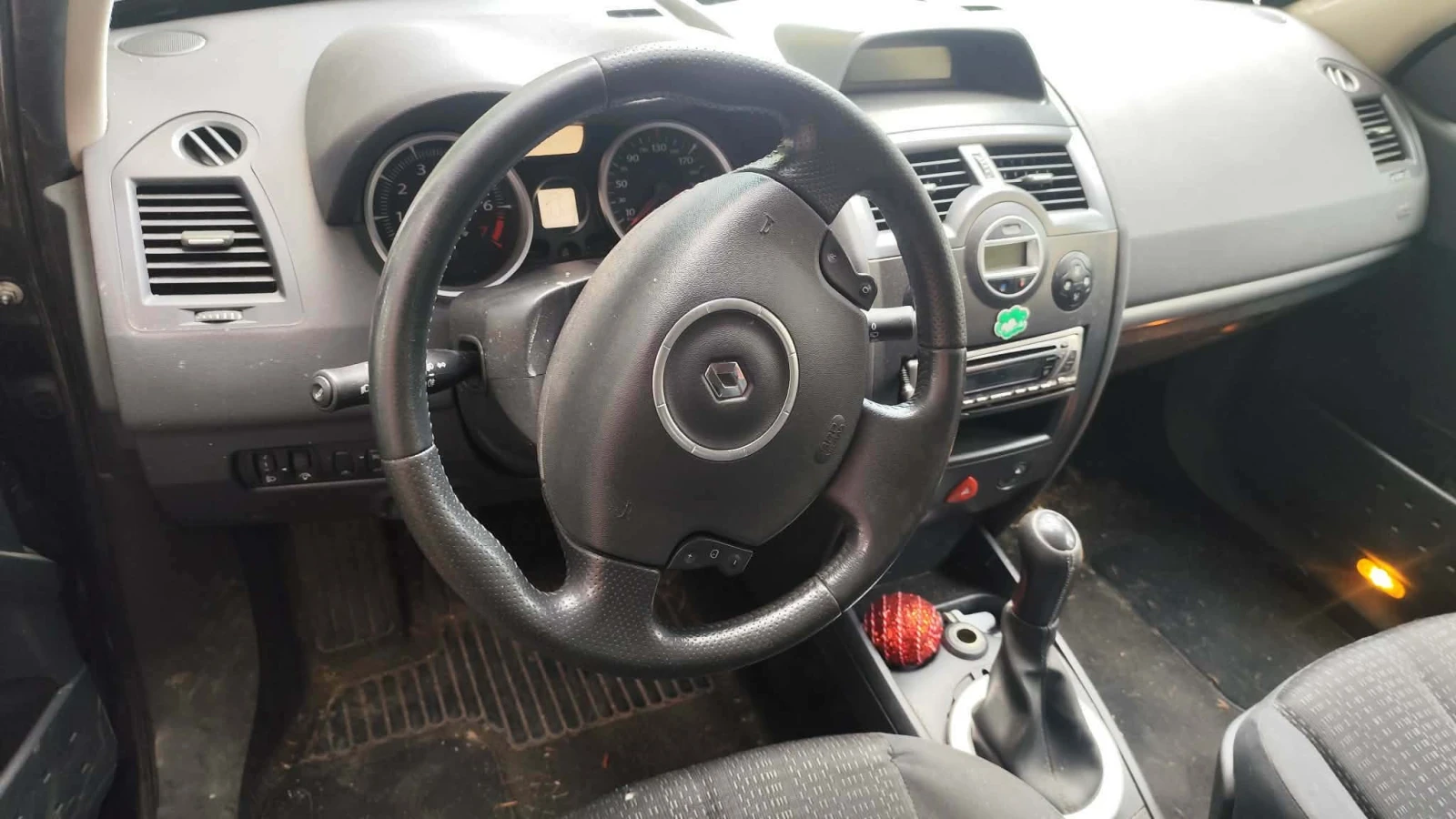 Renault Megane 1.6i LPG, снимка 5 - Автомобили и джипове - 55052306
