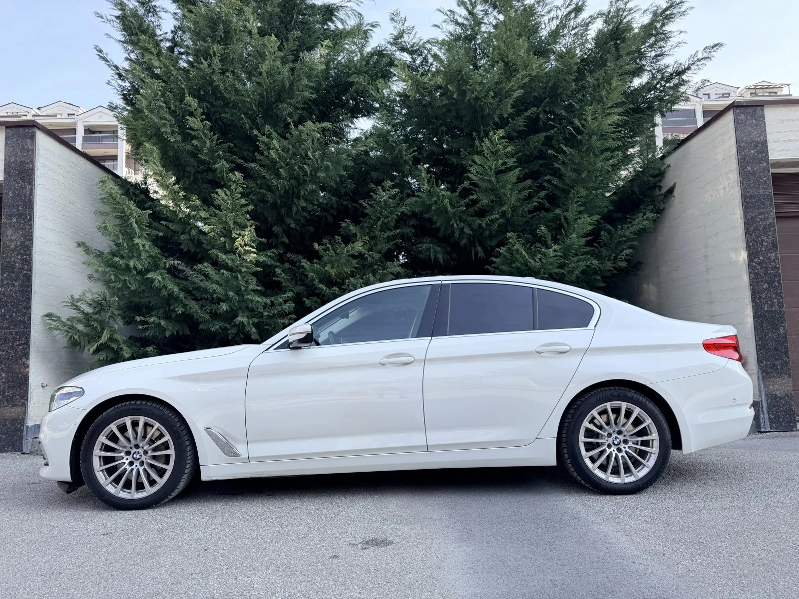 BMW 530 Luxury Line * ПОДГРЕВ/ВЕНТИЛАЦИЯ НА СЕДАЛКИТЕ, снимка 6 - Автомобили и джипове - 55648050