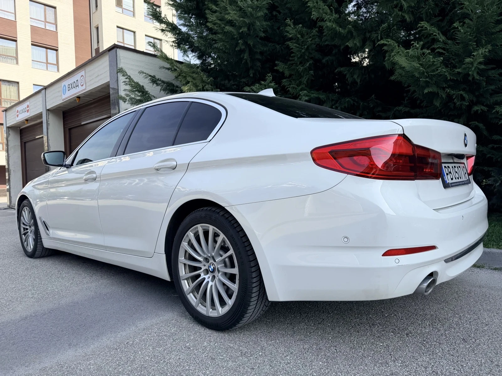 BMW 530 Luxury Line * ПОДГРЕВ/ВЕНТИЛАЦИЯ НА СЕДАЛКИТЕ, снимка 5 - Автомобили и джипове - 55648050