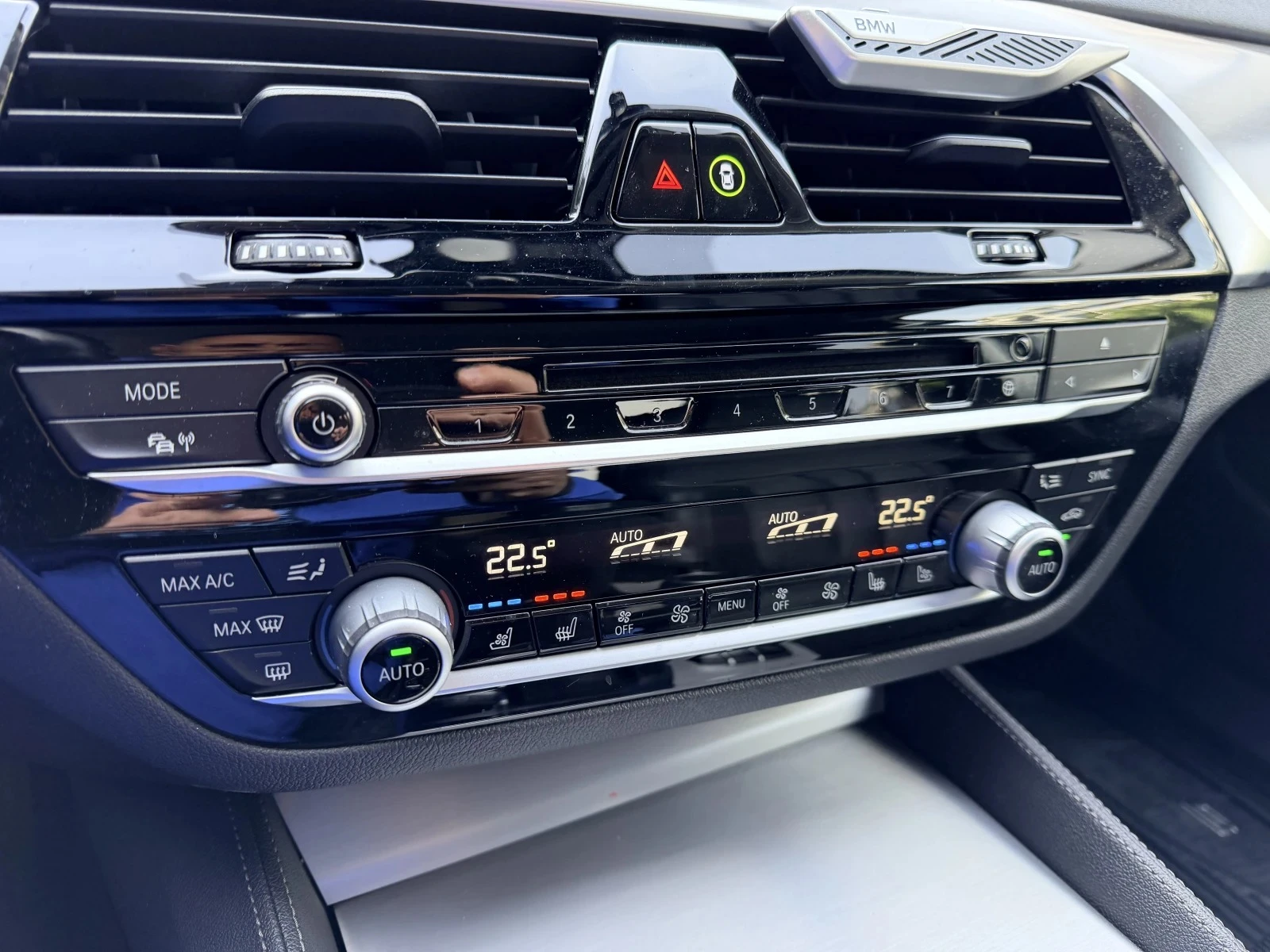 BMW 530 Luxury Line * ПОДГРЕВ/ВЕНТИЛАЦИЯ НА СЕДАЛКИТЕ, снимка 10 - Автомобили и джипове - 55648050