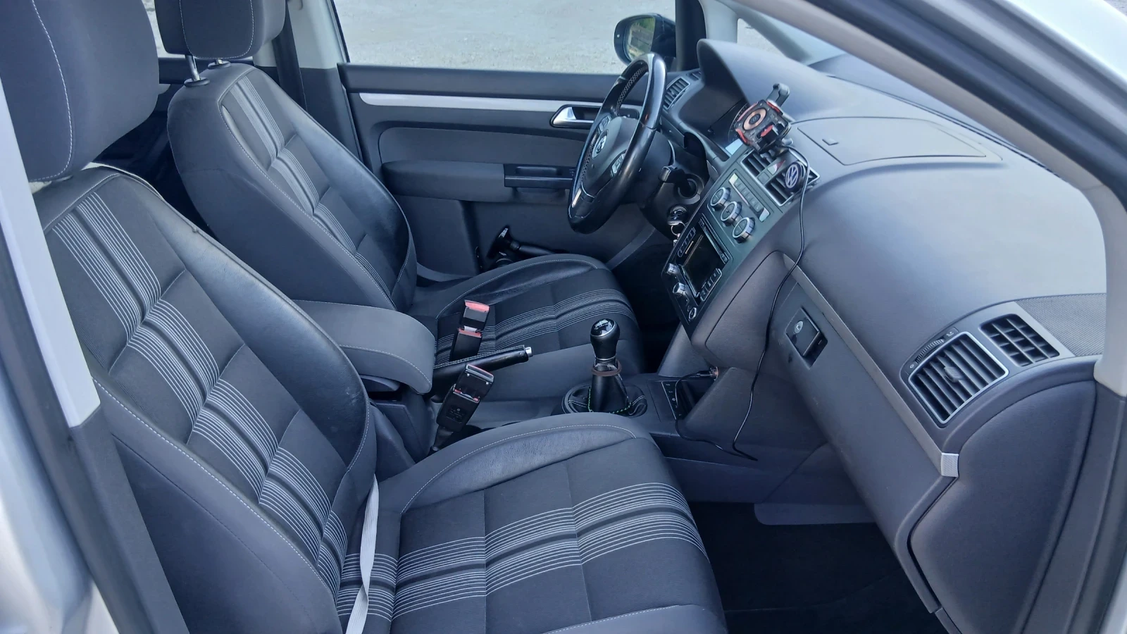 VW Touran, снимка 16 - Автомобили и джипове - 55982834