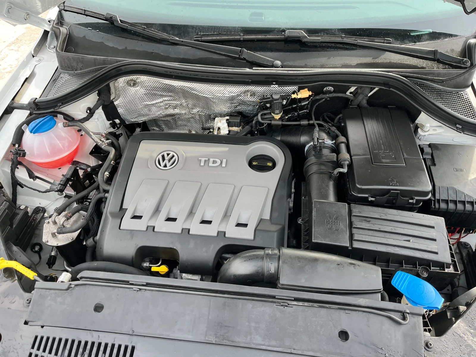 VW Tiguan 2.0TDI 110 ps, снимка 14 - Автомобили и джипове - 53932662