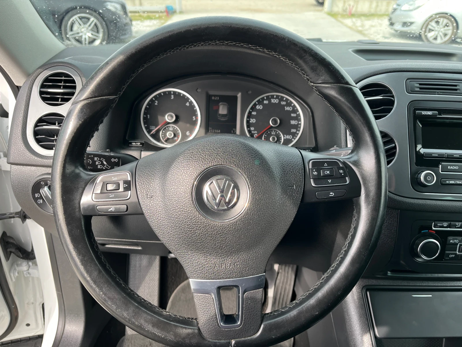 VW Tiguan 2.0TDI 110 ps, снимка 10 - Автомобили и джипове - 53932662