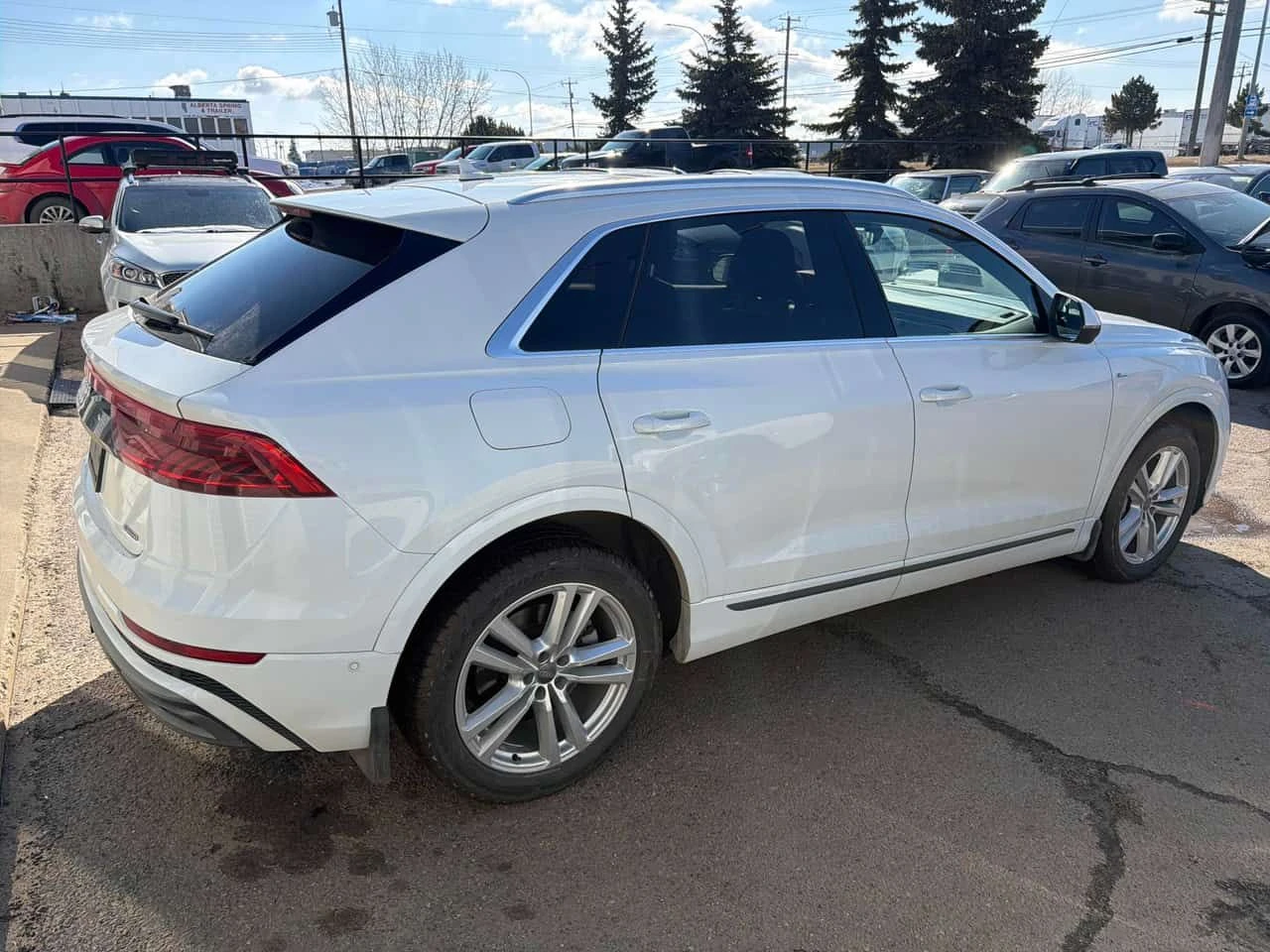 Audi Q8 Technik/ОБДУХВАНЕ/ПАНОРАМА/ДИСТРОНИК/360 КАМЕРИ, снимка 4 - Автомобили и джипове - 54230059