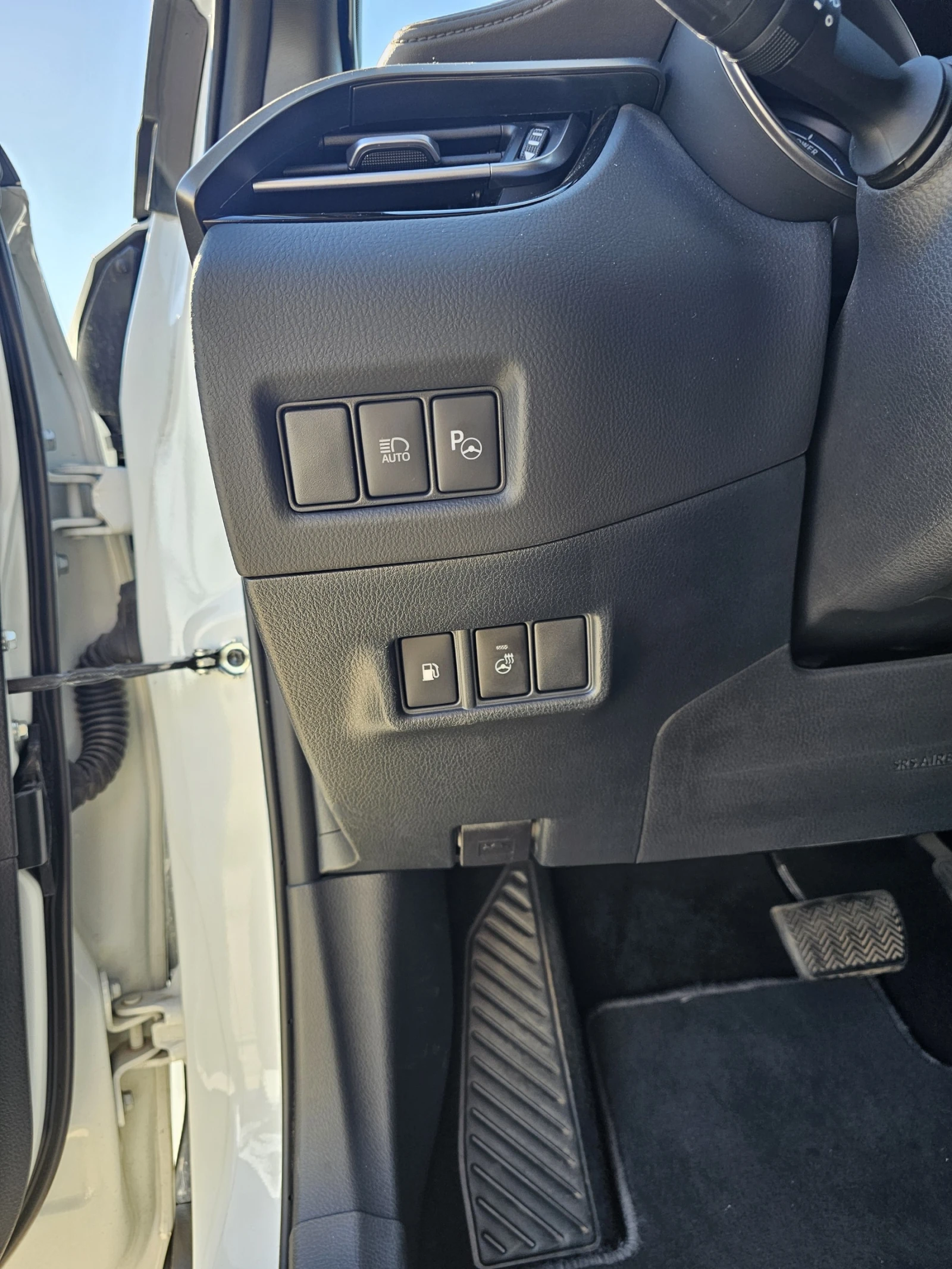 Toyota C-HR 2.0 Hybrid Cuore, снимка 14 - Автомобили и джипове - 56074633