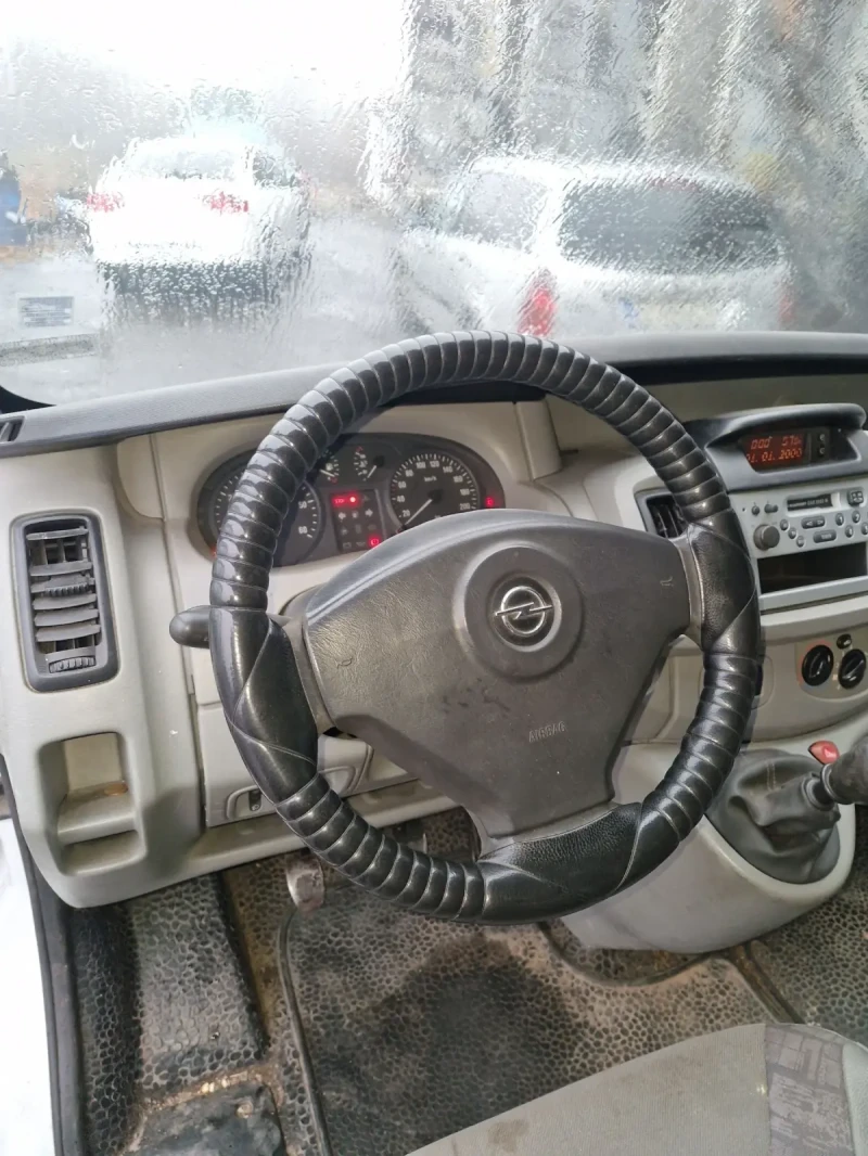 Opel Vivaro 1.9 CDTI 6 Скорости, снимка 6 - Бусове и автобуси - 48155616