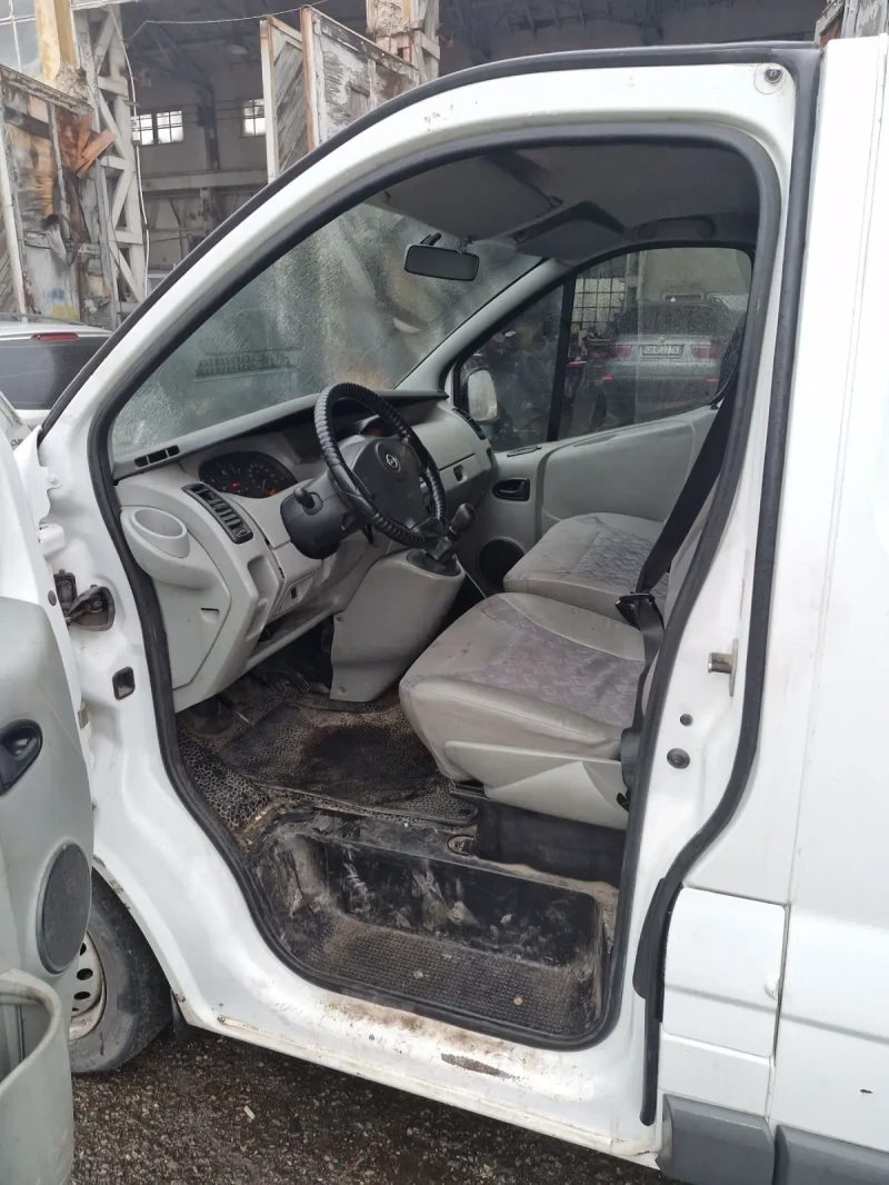 Opel Vivaro 1.9 CDTI 6 Скорости, снимка 7 - Бусове и автобуси - 48155616