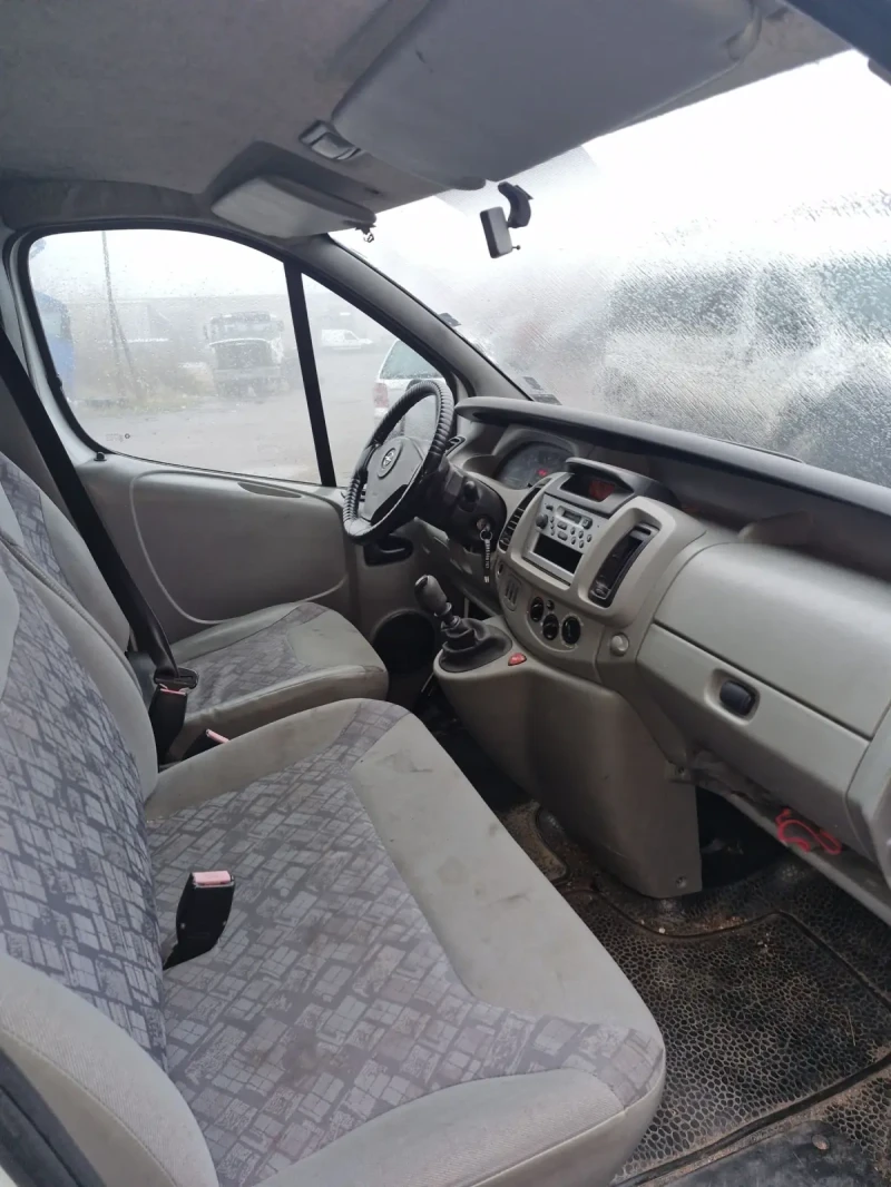 Opel Vivaro 1.9 CDTI 6 Скорости, снимка 8 - Бусове и автобуси - 48155616