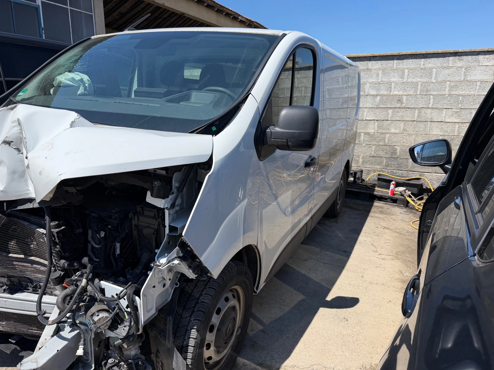 Renault Trafic 2.0CDI 131, снимка 2 - Бусове и автобуси - 54657434