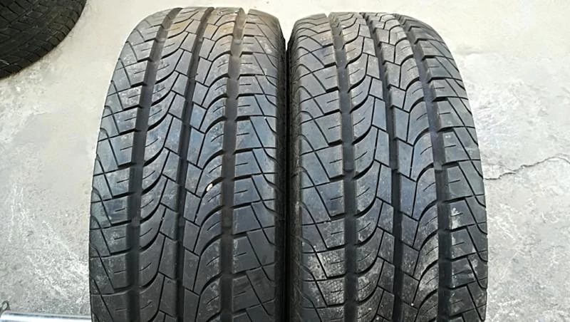 Гуми Летни 205/65R15, снимка 1 - Гуми и джанти - 24773811