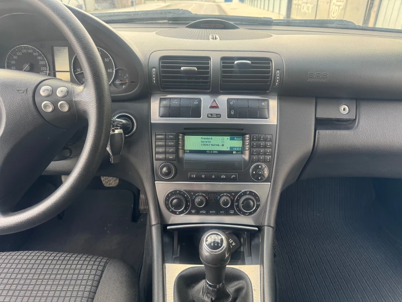 Mercedes-Benz C 200 1.8i, снимка 11 - Автомобили и джипове - 50396110