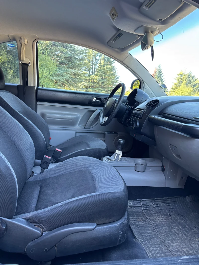 VW Beetle 2.0 i, снимка 10 - Автомобили и джипове - 52695001