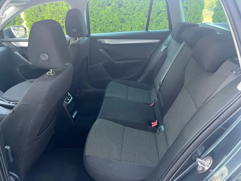 Skoda Octavia 2.0 TDI AVTO NAVI, снимка 9 - Автомобили и джипове - 51684450