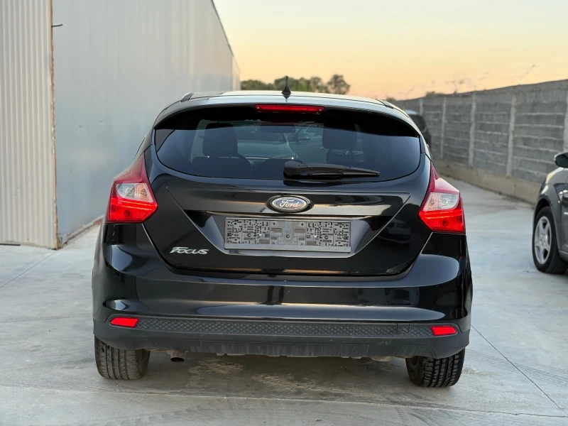 Ford Focus 1.6 TDCi* 115кс* Keyless* Navi* Bluetooth* EURO5B*, снимка 4 - Автомобили и джипове - 51768925