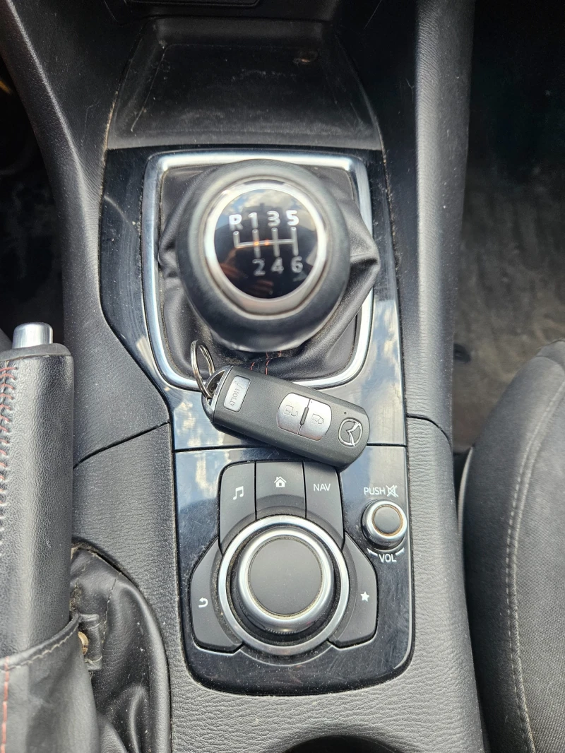 Mazda 3, снимка 10 - Автомобили и джипове - 52471937