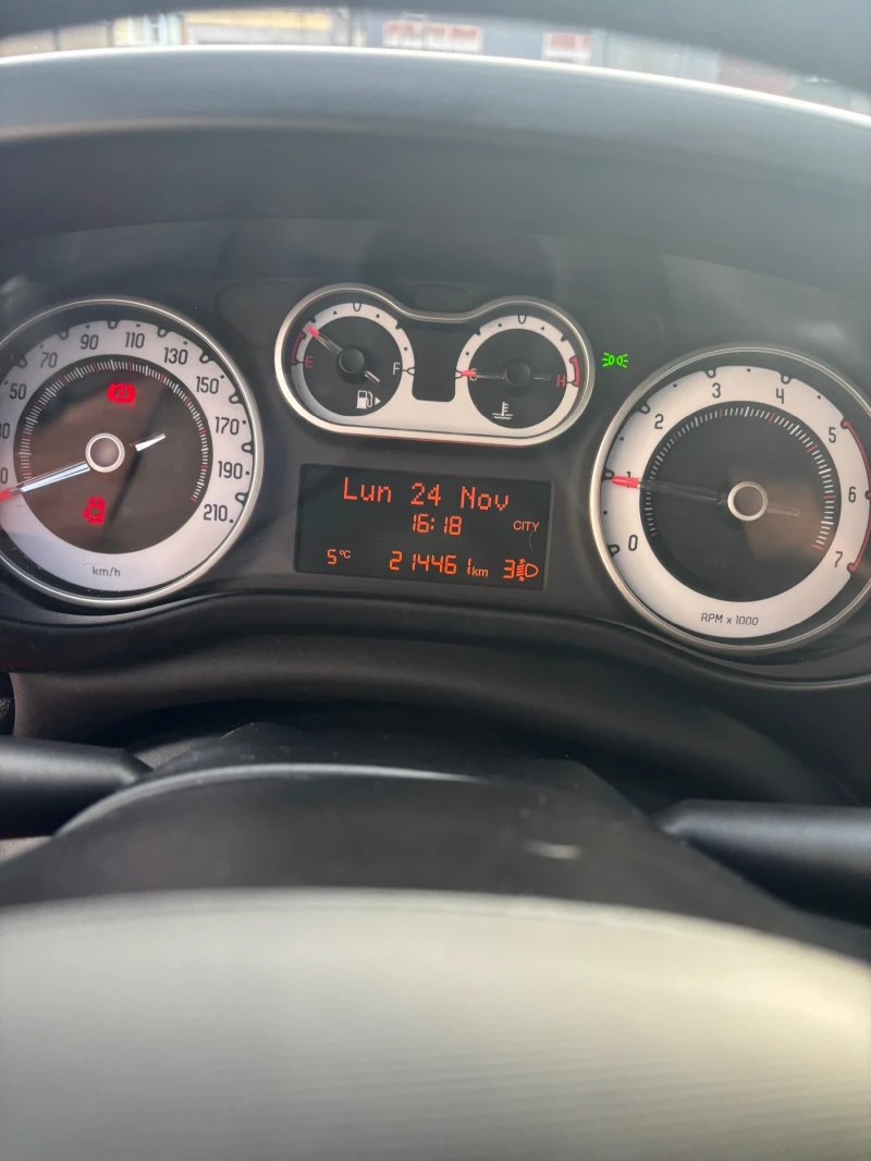 Fiat 500L, снимка 2 - Автомобили и джипове - 52592318