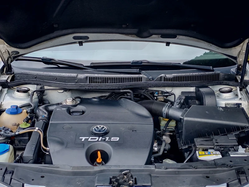 VW Golf 1.9TDI(90)* RACELINE-EDITION* НОВ ВНОС* , снимка 17 - Автомобили и джипове - 53458464