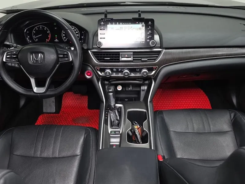 Honda Accord 1.5 TURBO , снимка 7 - Автомобили и джипове - 55716443
