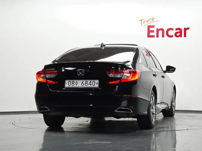 Honda Accord 1.5 TURBO , снимка 4 - Автомобили и джипове - 55716443