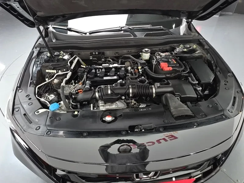 Honda Accord 1.5 TURBO , снимка 6 - Автомобили и джипове - 55716443