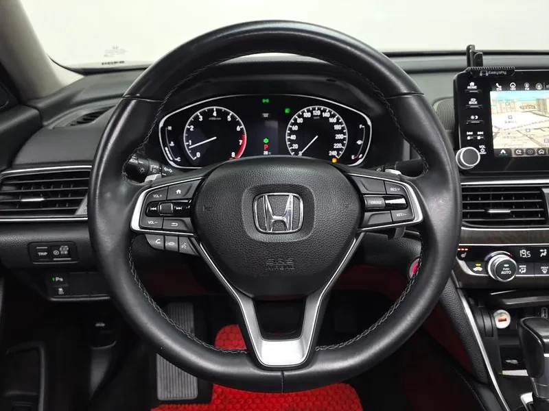 Honda Accord 1.5 TURBO , снимка 12 - Автомобили и джипове - 55716443
