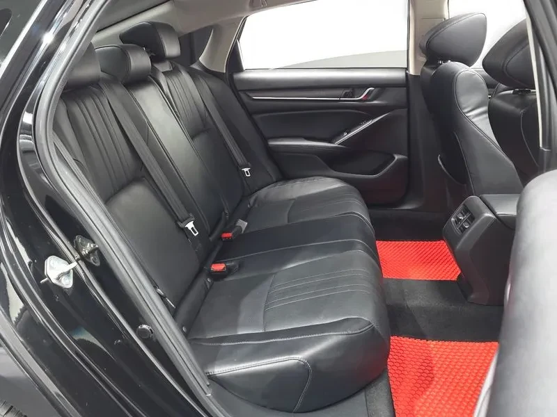Honda Accord 1.5 TURBO , снимка 11 - Автомобили и джипове - 55716443