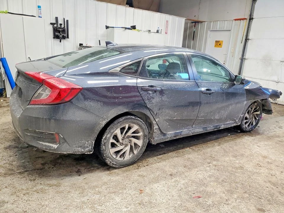 Honda Civic 2.0L 4 Front-wheel Drive, снимка 4 - Автомобили и джипове - 53989549