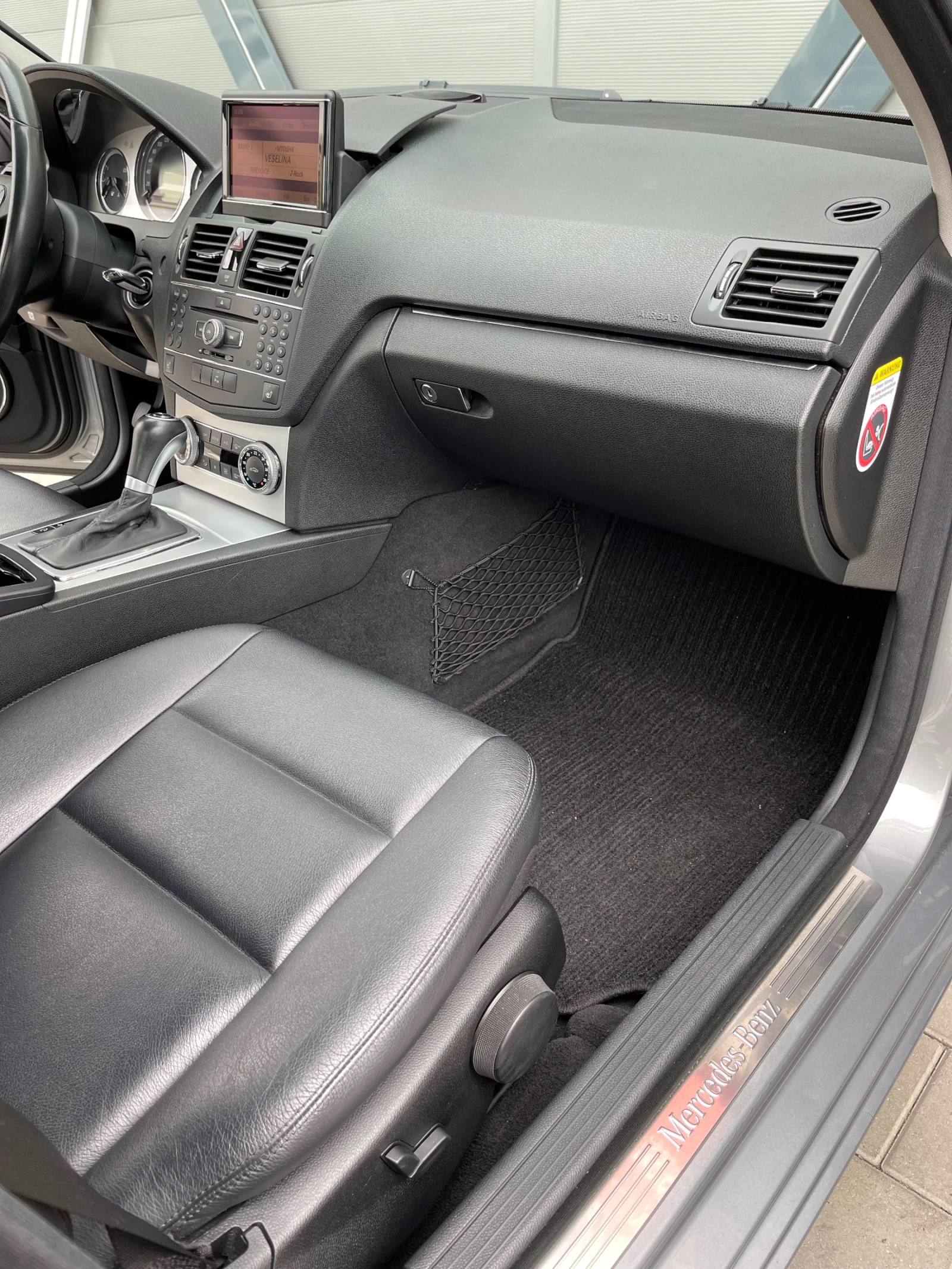 Mercedes-Benz C 320 Avantgard, кожа, нави , снимка 9 - Автомобили и джипове - 54222131