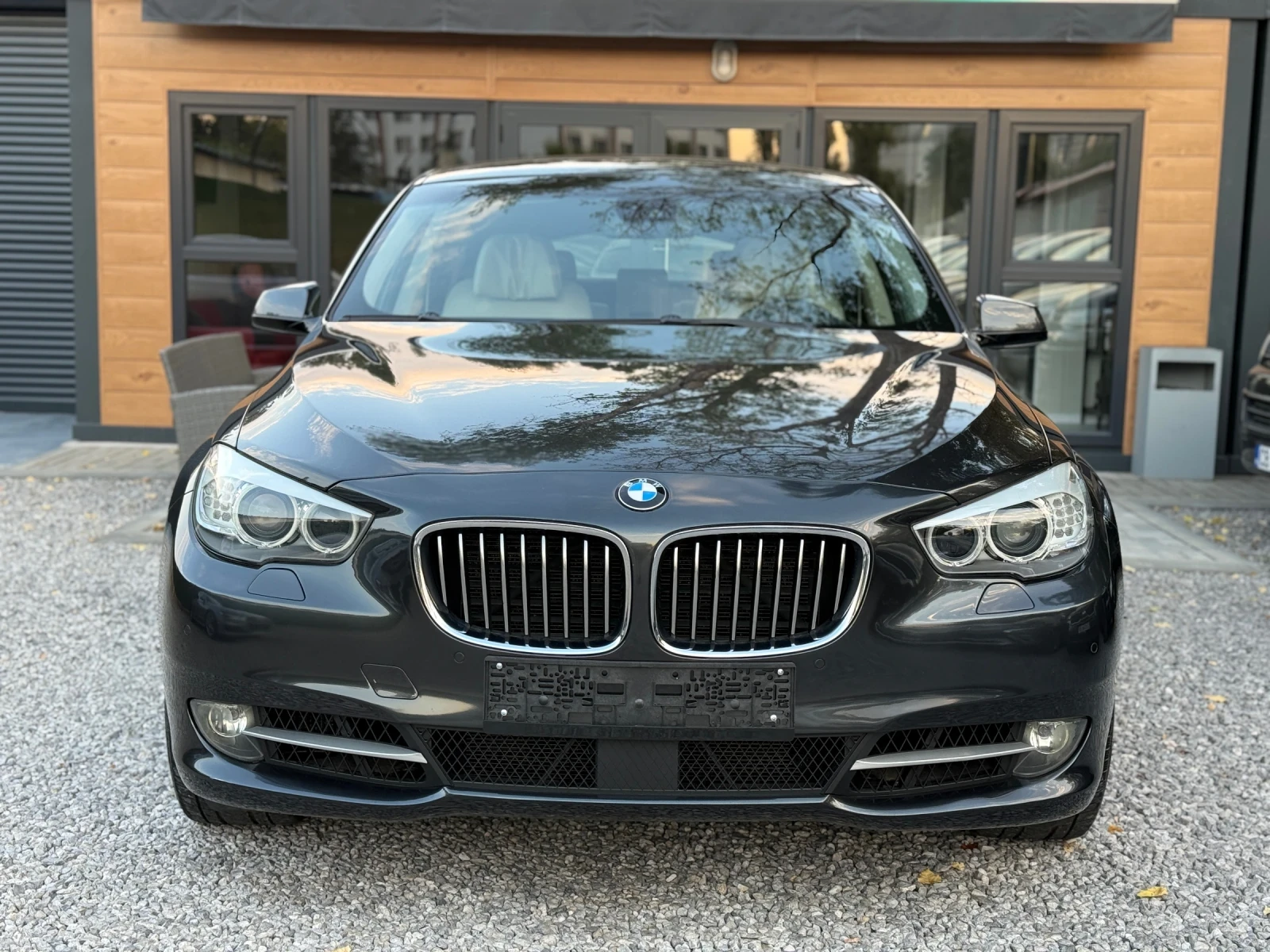 BMW 5 Gran Turismo 535i/xDrive/Монитори/Швейцария, снимка 2 - Автомобили и джипове - 54597968