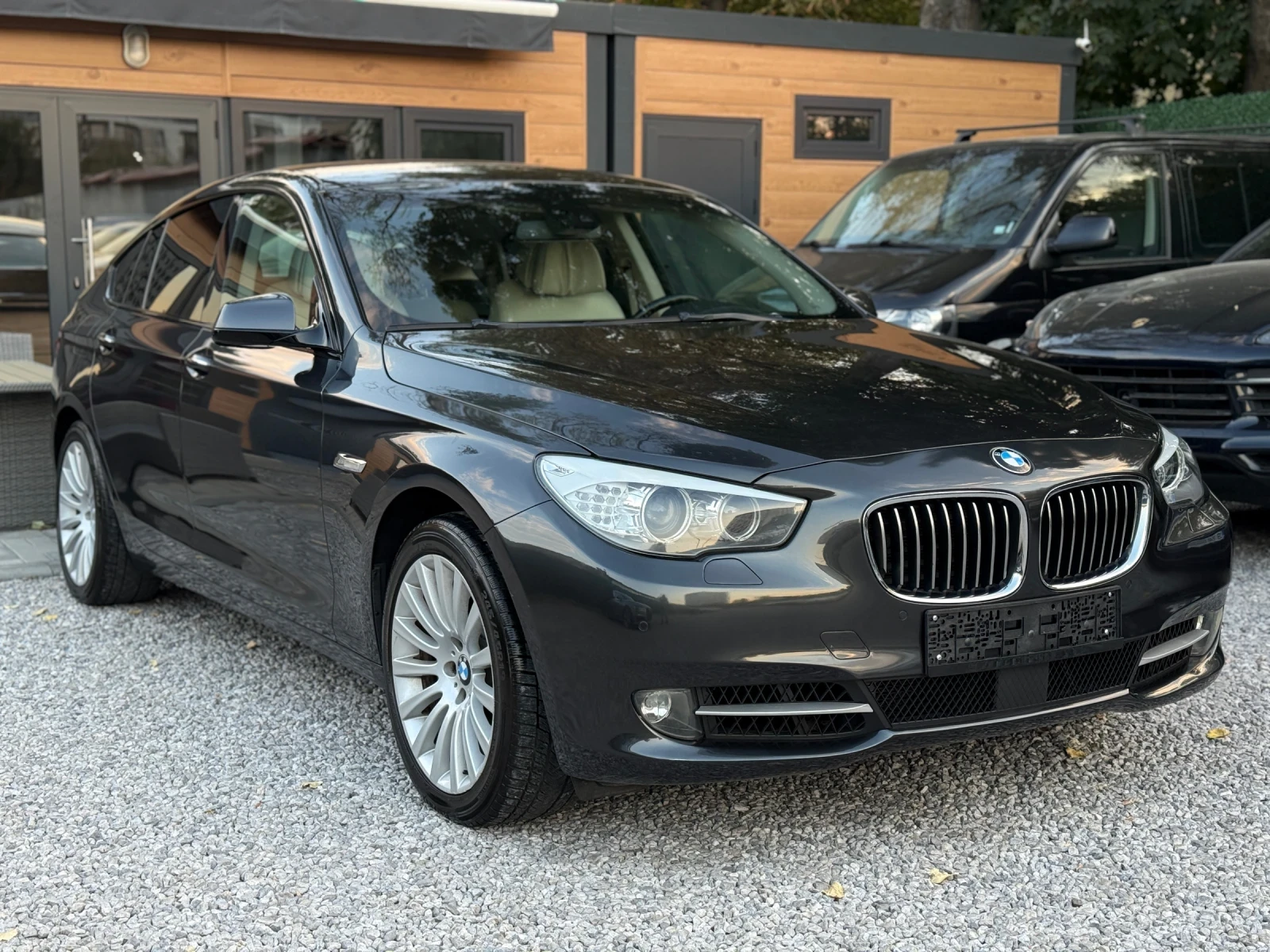 BMW 5 Gran Turismo 535i/xDrive/Монитори/Швейцария, снимка 3 - Автомобили и джипове - 54597968