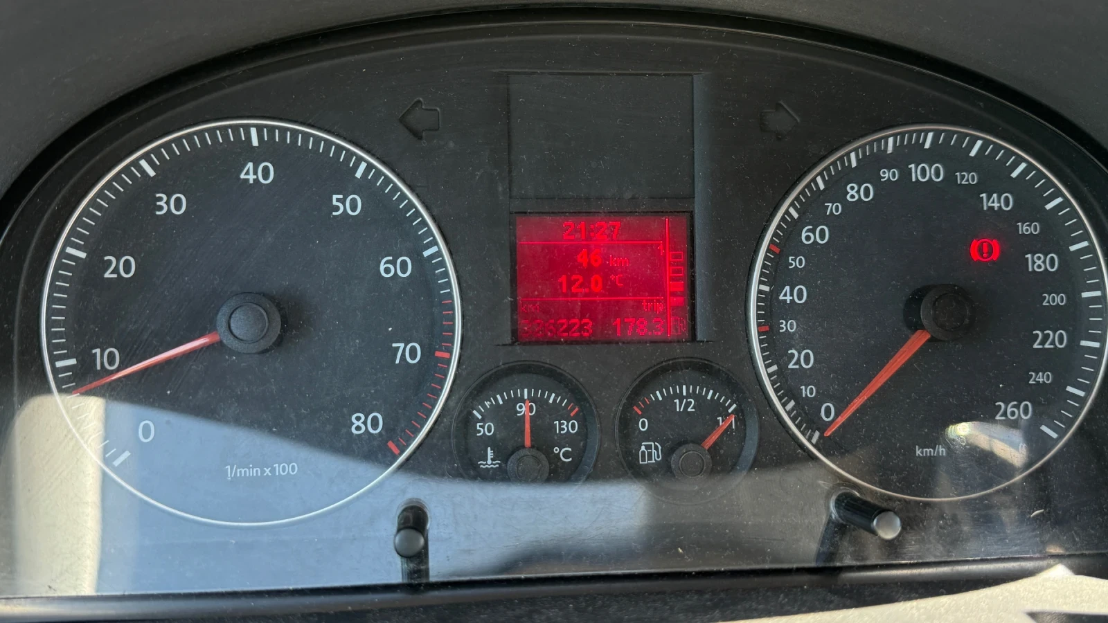 VW Caddy, снимка 8 - Автомобили и джипове - 54663045