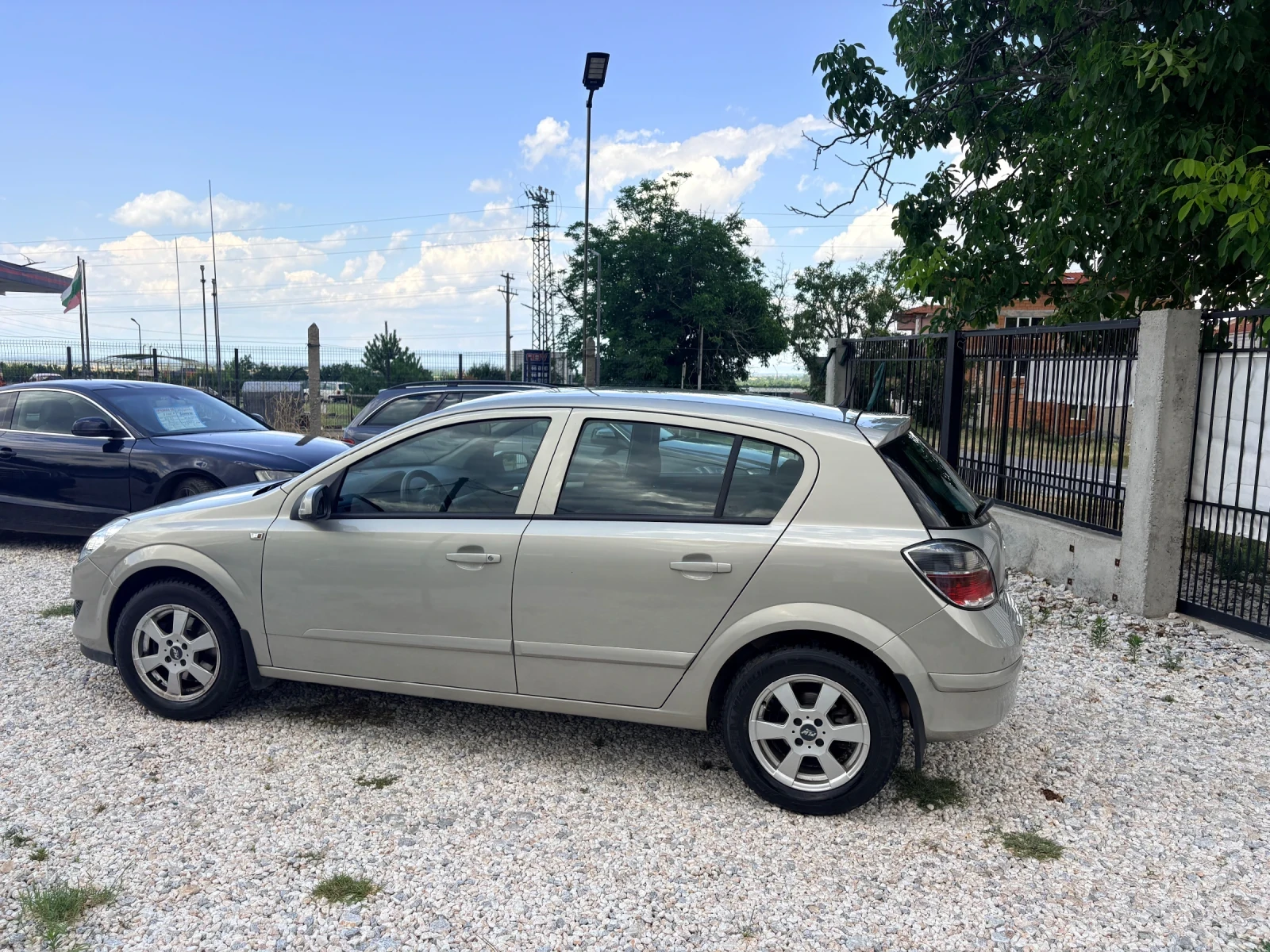 Opel Astra 1.4 i Avtomatic, снимка 9 - Автомобили и джипове - 55154594