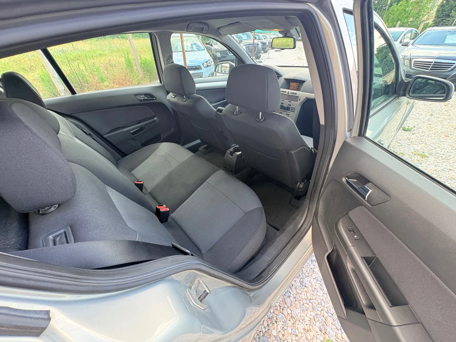 Opel Astra 1.4 i Avtomatic, снимка 14 - Автомобили и джипове - 55154594