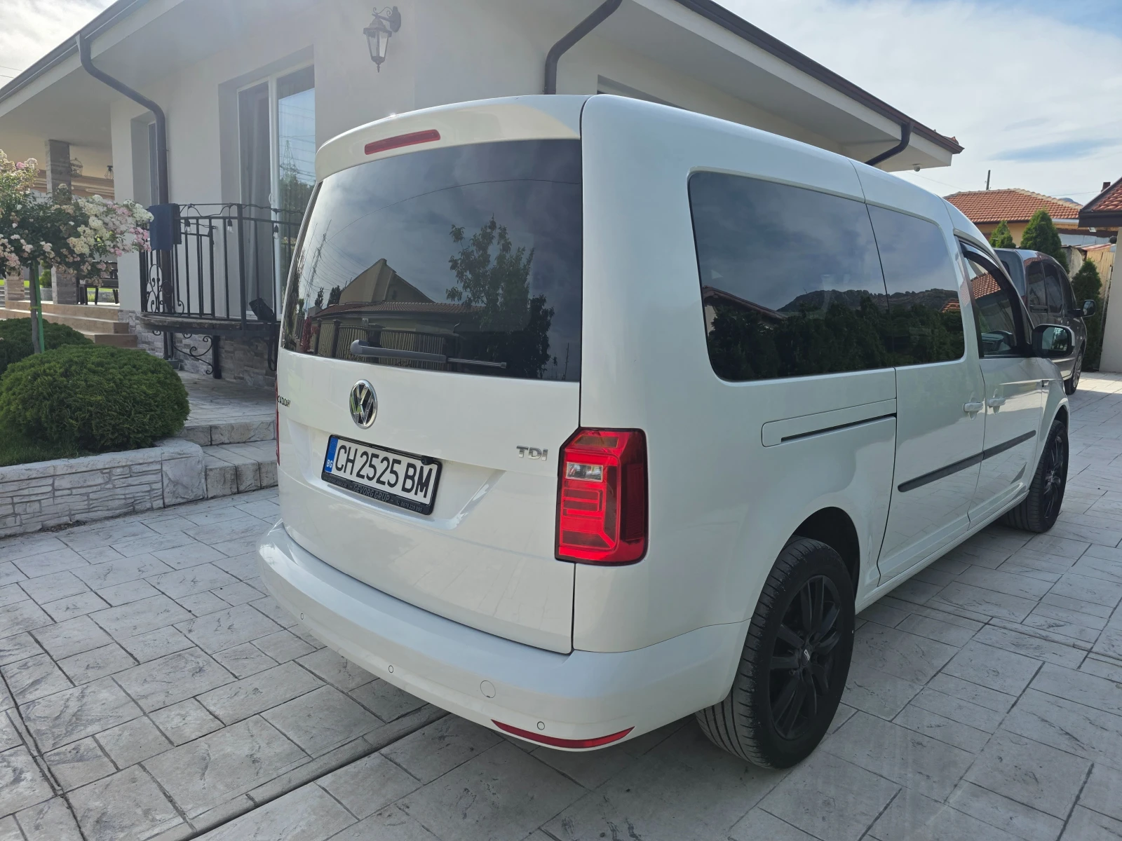 VW Caddy 2.0 TDI MAXI .AVTO НАПЪЛНО ОБСЛУЖЕН , снимка 5 - Автомобили и джипове - 55212145
