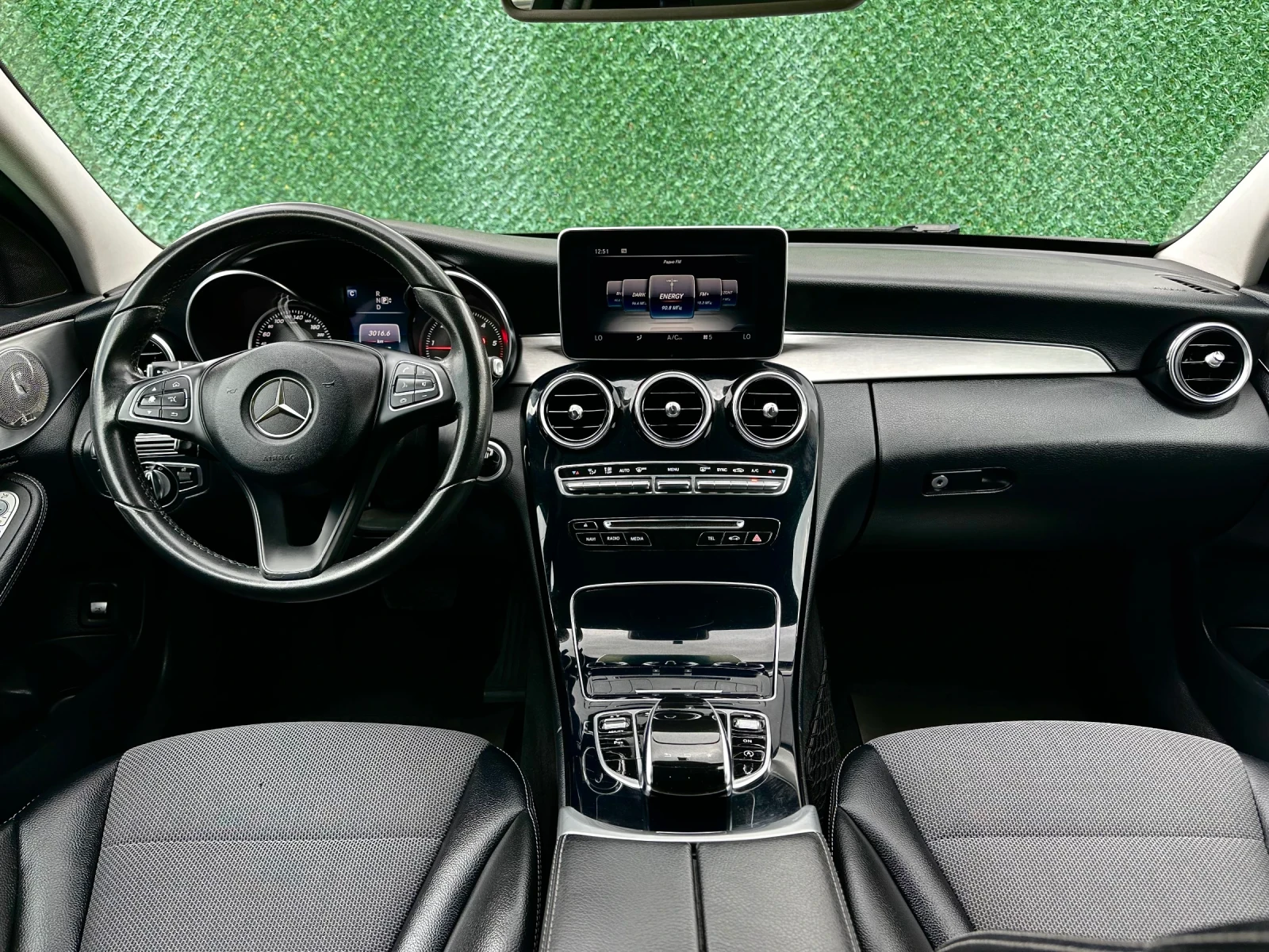 Mercedes-Benz C 220 AMG-Line, снимка 9 - Автомобили и джипове - 56012476